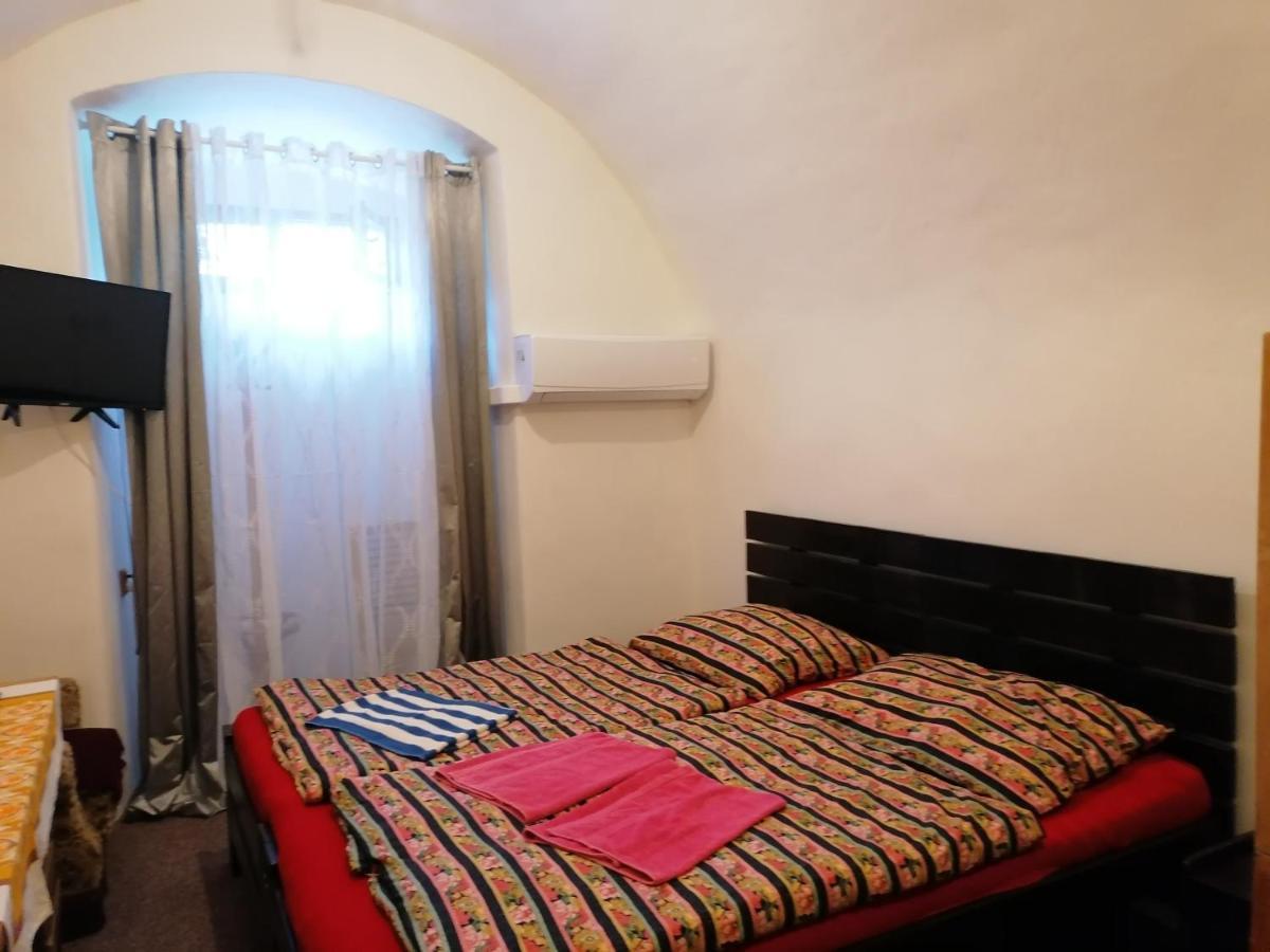 Hotel Fara Choustnikovo Hradiste Esterno foto
