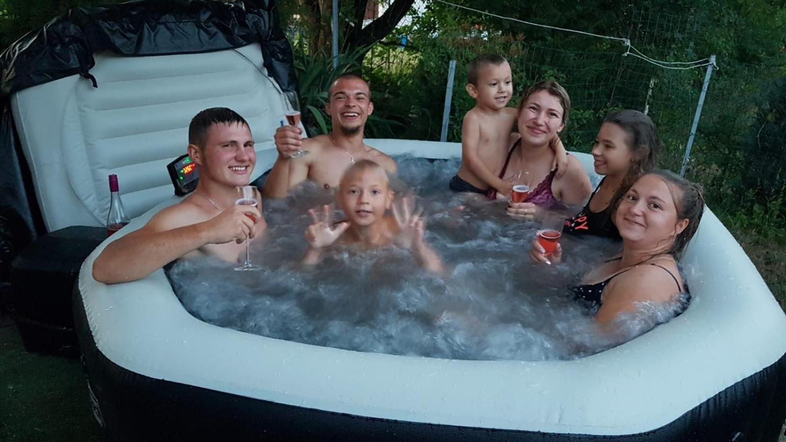 Hotel Fara Choustnikovo Hradiste Esterno foto